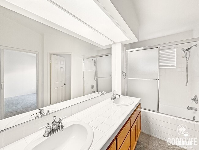 Building Photo - Modern Living with Clean Amenities