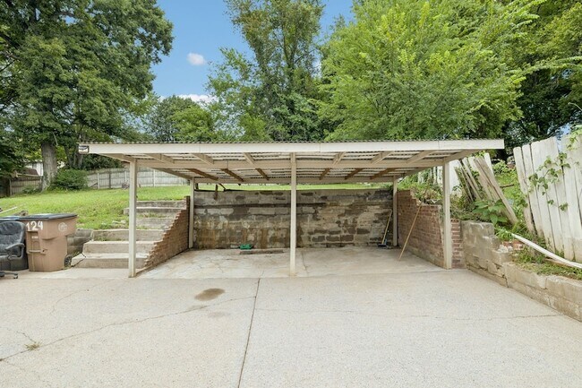 Building Photo - 124 Denise Dr