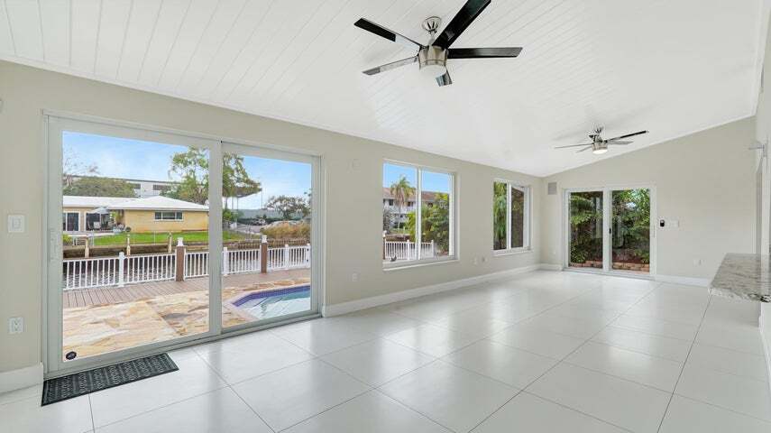 Building Photo - 1412 NE 53rd Ct