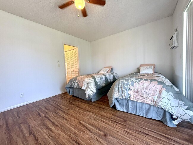 Building Photo - 158 Easthampton G