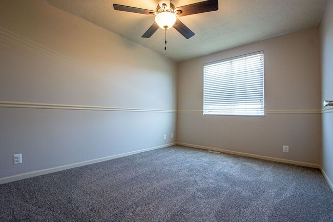 Building Photo - Extremely Spacious 3 Bedroom / 2.5 Bath Home in Bellevue!