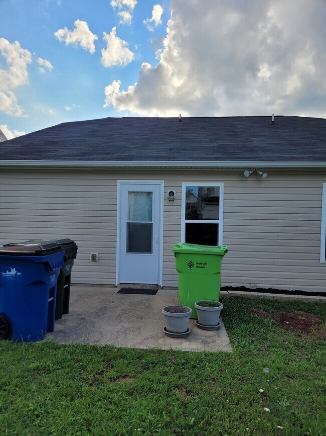 Building Photo - 1657 Extine Ln