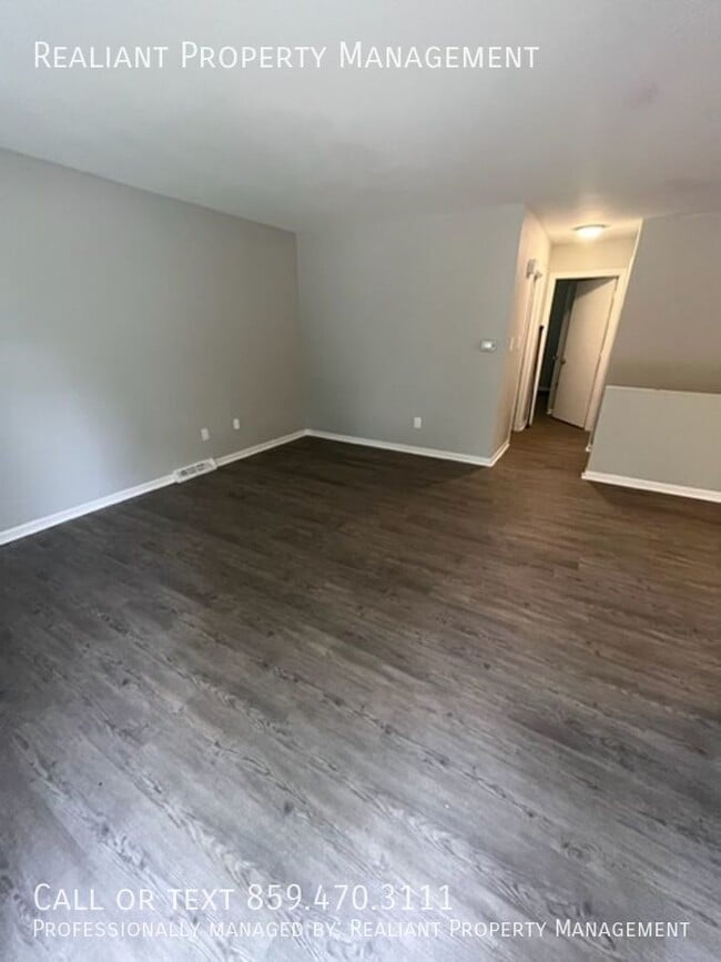 Building Photo - 487 Whispering Hills Dr
