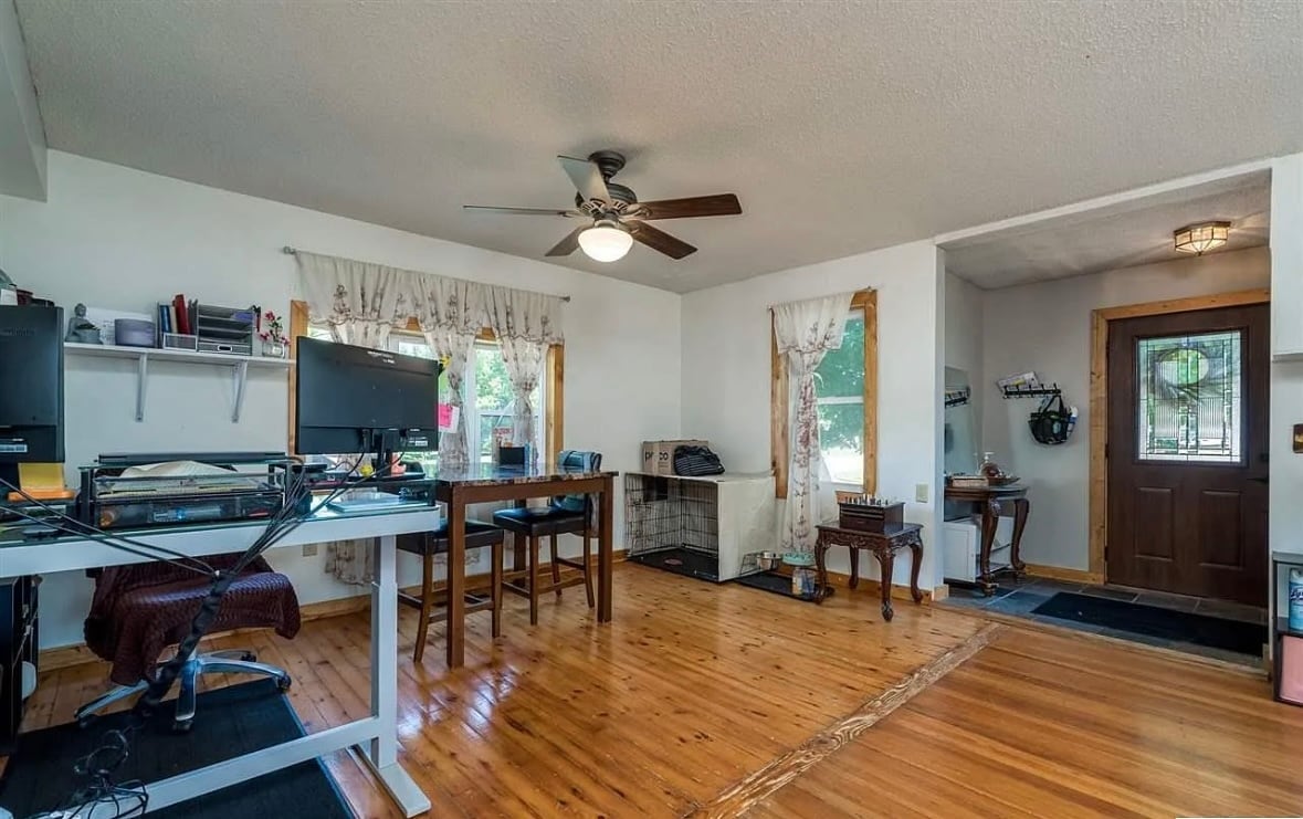 Building Photo - 415 8th St N