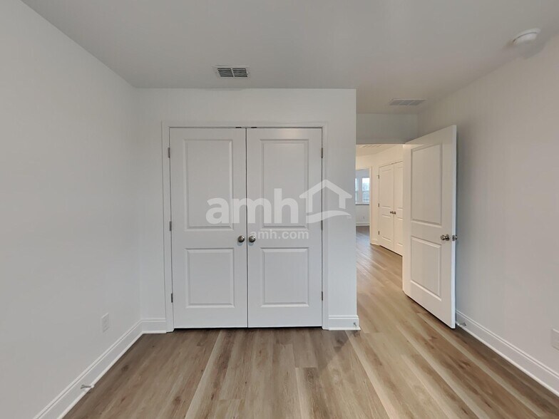 Building Photo - 6011 Rosemore Ln