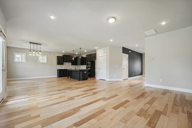 Building Photo - 444 Beacon Ridge Blvd