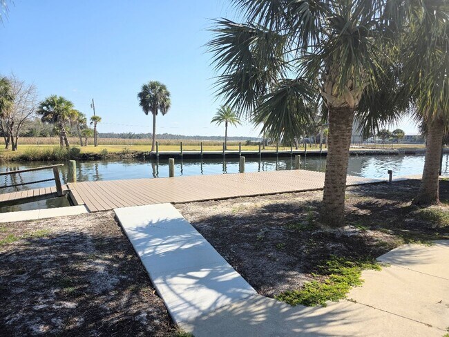 Building Photo - Beautiful waterfront property in Woodland Estates.