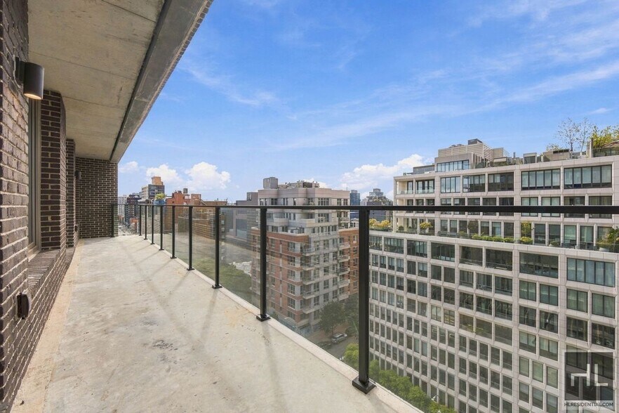 Building Photo - 4 AVENUE