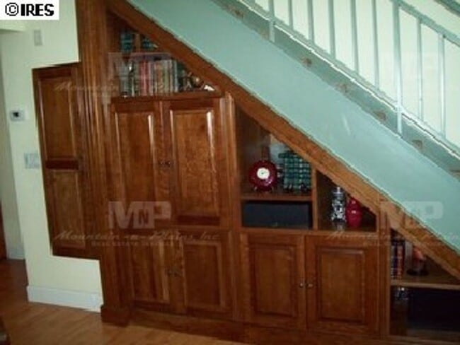 Building Photo - 409 Mason Ct