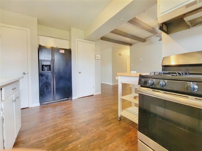 Building Photo - Charming 3-Bed, 1.5-Bath Home in Austin!