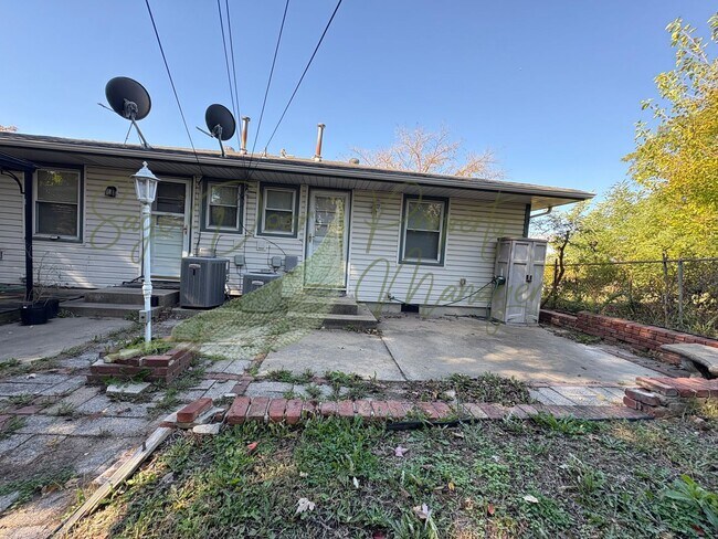 Building Photo - 3213-3215 Marsh Ave