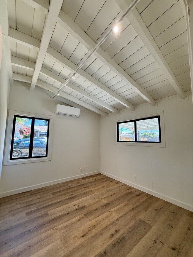 Building Photo - 1841 Mayette Ave