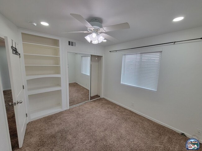 Building Photo - 839 W Orange Ave