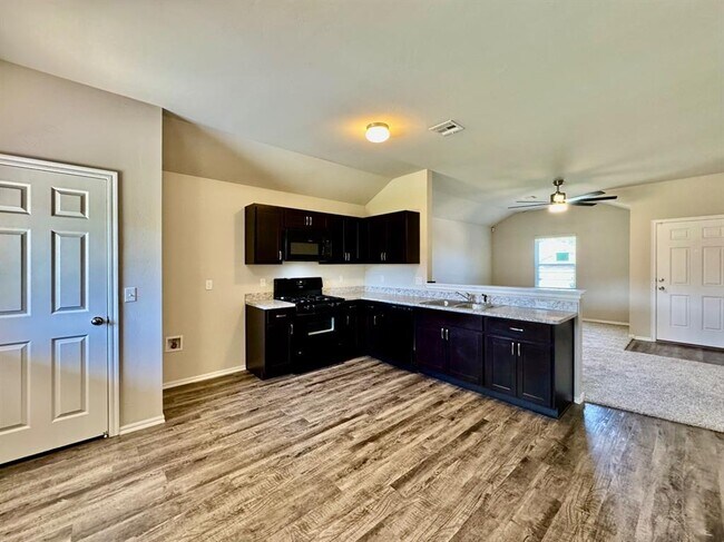 Building Photo - 933 Klare Ln