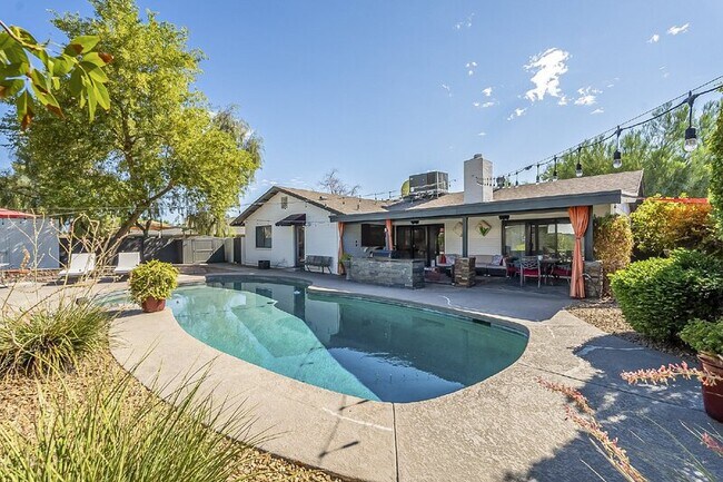 Building Photo - 10610 N 35th St