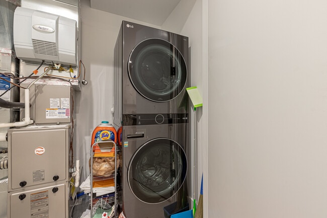 Building Photo - 1701 West Webster.-702