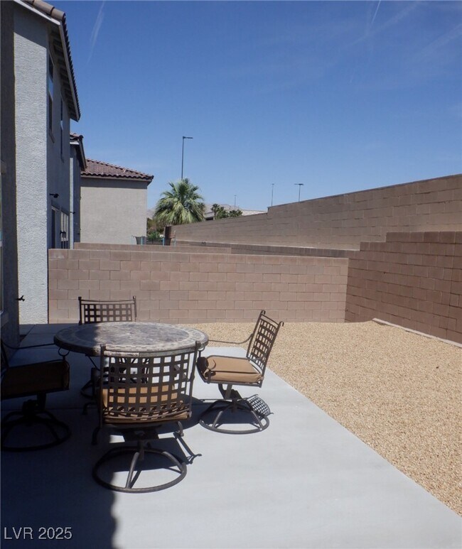 Building Photo - 2990 Saltillo Ln