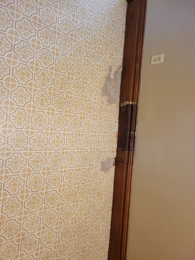 Building Photo - 604 W Seerley Blvd