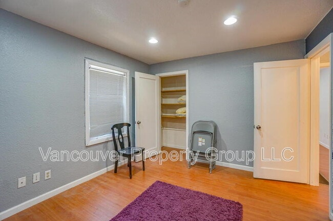 Building Photo - 104 SE 101st Ave