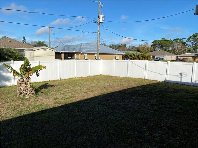 Building Photo - 1507 Ocean Cove St
