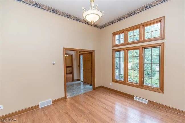 Building Photo - 7264 Forestwood Dr