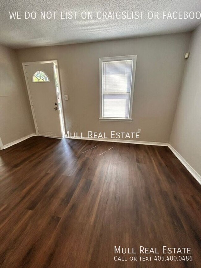 Building Photo - 4801 N Willow Ave