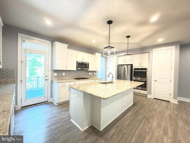 Building Photo - 2512 Buckthorn Dr