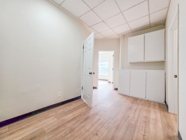 Building Photo - 135 E Main St