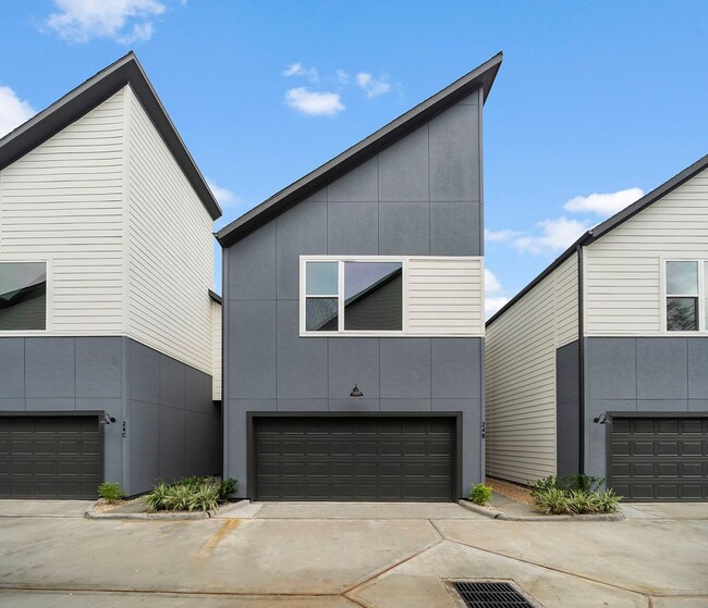 Primary Photo - 3 Bed 2.5 Bath New Construction Available ...