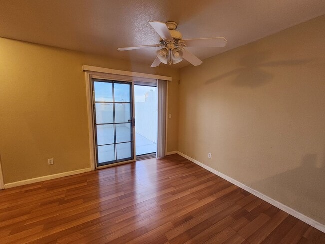 Building Photo - Modern Comfort in the Heart of Summerlin!