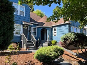 Building Photo - Charming 1-Bedroom Apartment in the Heart ...
