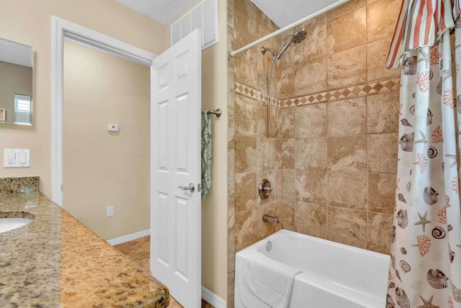 Building Photo - 2852 Gulf Gate Dr