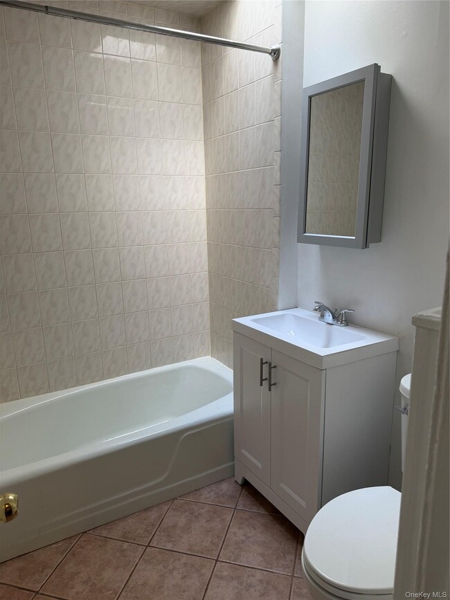 Building Photo - 322 Jericho Tpke