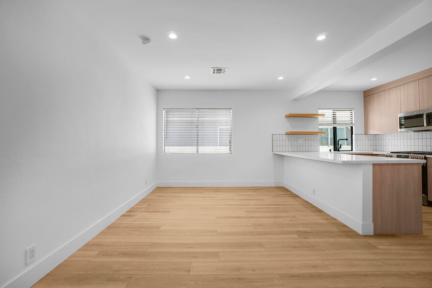 Building Photo - 12527 Cranbrook Ave