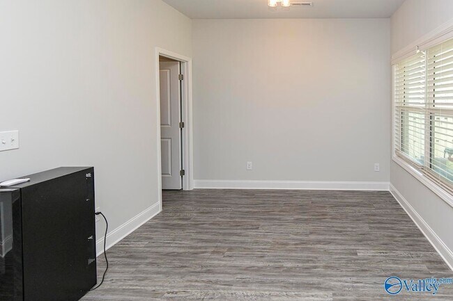 Building Photo - 125 River Springs Ct