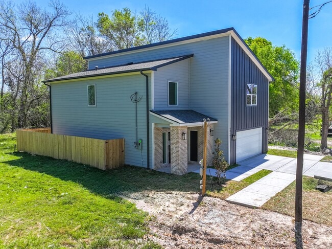 Building Photo - 6814 Champion Ln