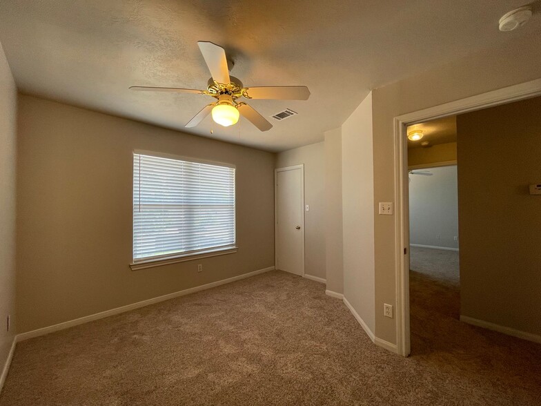 Building Photo - Updated 4 Bed, 3 Bath Home for Fall 2026 Move In!