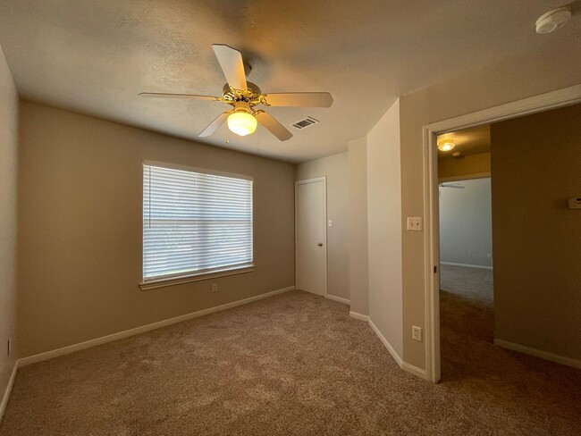 Building Photo - Updated 4 Bed, 3 Bath Home for Fall 2026 Move In!