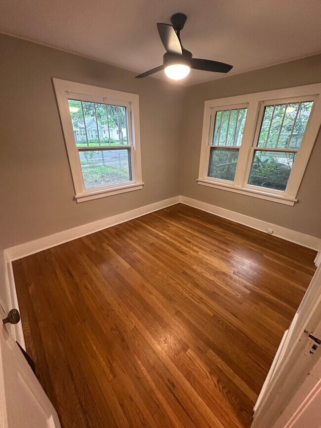 Building Photo - $1919 | 2BR/1BA | Cute Dog Friendly Home near Patty Jewett Golf Course