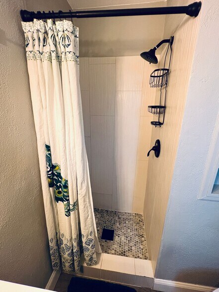 Building Photo - 401 S Mars Ave