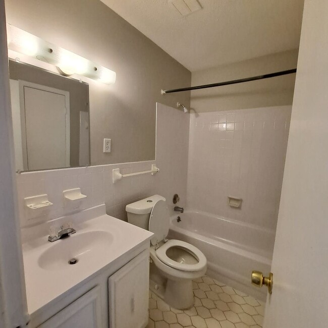 Building Photo - 3387 Barbwood Dr