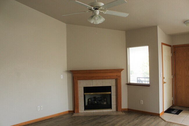 Building Photo - 950 52nd Ave Ct