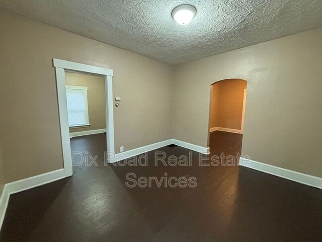 Building Photo - 2204 Hill Ave