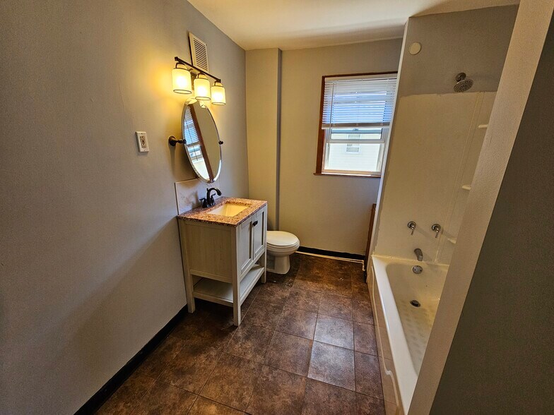 Building Photo - 1777 Marks Ave