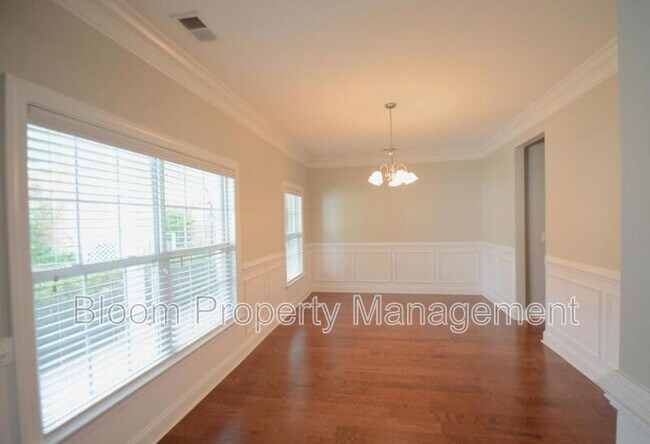 Building Photo - 8566 Royal Palm Ln