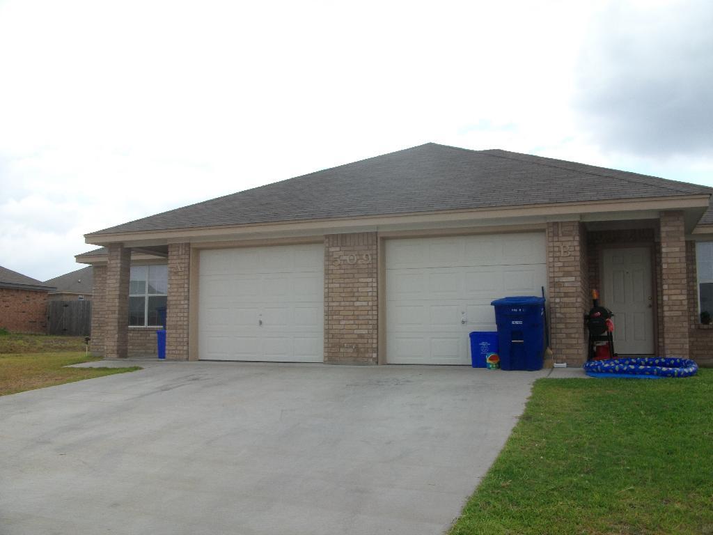Building Photo - 509 Primrose Dr