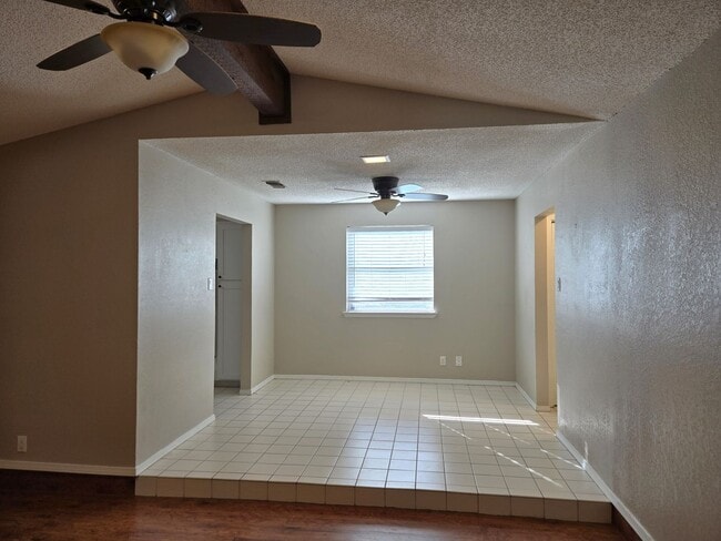 Building Photo - 3/2 Hewitt Home