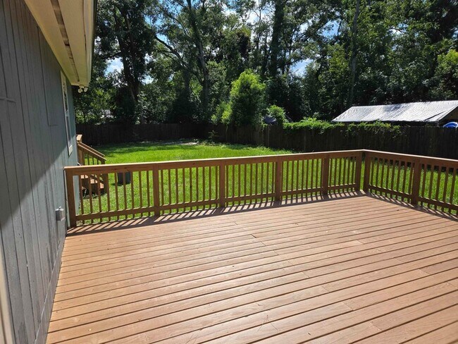 Building Photo - 1809 Tyndall Dr