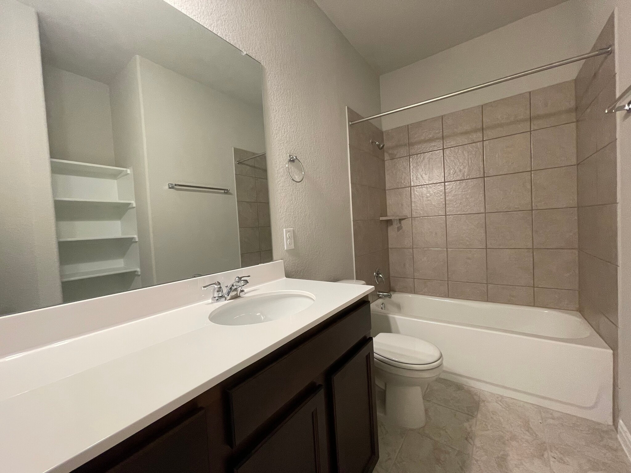 Building Photo - 300 La Joya Pass