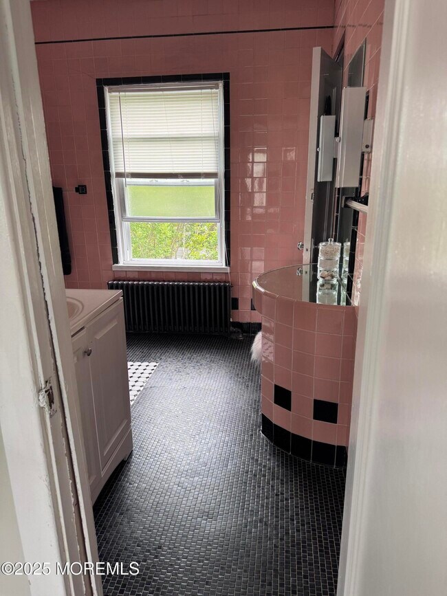 Building Photo - 415 Sunset Ave